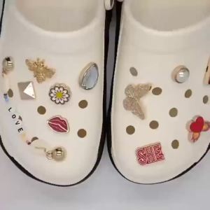 Charm crossjibbitz Phụ Kiện Trang Trí Giày Kim Loại Họa Tiết Hoa Xinh Xắn Độc Đáo DIY Thời Trang sticker dép crocs