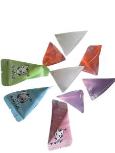 เยลลี่สามเหลี่ยมรสผลไม้ หนึ่งแพคบรรจุ 100 ชิ้น ราคา 109 บาท