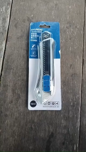 Hyundai Cutter Pisau Cutter Besar Silet Pemotong Kertas Kater Potong Utility Cutter Knives