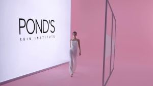 Sữa rửa mặt sáng da Ponds White Beauty chai 15g