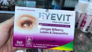 Eyevit Suplemen Untuk Kesehatan Mata isi 1 Strip