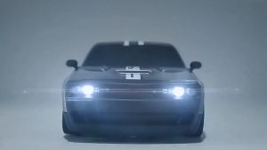 Đồ chơi ô tô điều khiển từ xa bốn bánh (4WD) dành cho trẻ em với khả năng drift và thực hiện các kỹ thuật đặc biệt