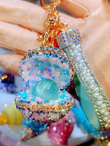 Ocean Pearl Shell Keychain with Diamond Embedded Metal Cute Womens Bag Pendant Keyring Circle Creative Gift Keychain Alloy Material
