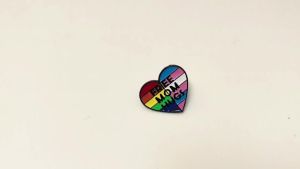 Free Mom Hug Pride Enamel Pin Heart Rainbow LGBT Badge Brooch for Women Men Backpack Fashion Jewelry Gift