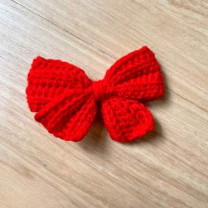 Crochet Bow Ribbon Charm – Handmade Accessory for Hair Bags or Crafts