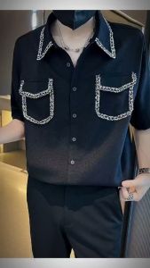Áo sơ mi nam cộc tay dáng suông thêu túi 2 bên ngực và cổ áo tạo điểm nhấn cho chiếc áo N49