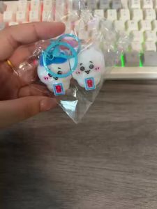 Bandai | Bộ Móc Khóa Đôi Hoạt Hình Sáng Tạo Phụ Kiện Nam Châm Dễ Thương Quà Tặng Lý Tưởng Cho Bạn Bè Thiết Kế Hachiware