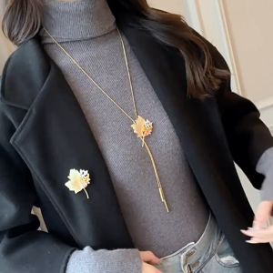 Bestella💗Bros Daun Maple Yang Halus/Bros Kemeja Jas/Pin Bros Yang Stylish Dan Elegan Bahan Paduan COD