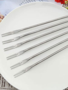 กิ๊บตีนกุ้งแบบยาวและหนาสำหรับร้านเครื่องดื่มนมและเครื่องดื่มสุรา ช้อนผลไม้แบบ 304 ระดับอาหาร ช้อนแบบมือถือสองฟัน