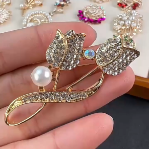 BW-C1325 Bros Cantik Elegan Motif Bunga Tulip Bros Jilbab Aksesoris Wanita Pria / Pin Baju Bros Jas