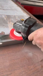 ใบขัดสนิม ใบขัด ใบขัดไม้ ใบเจียร์เหล็ก ใบลูกหมู ใบขัดเงาขนแกะ แผ่นขัดเงา ลูกขัด สำหรับขัดเงาสแตนเลส ขนาด4 นิ้ว (ราคา/ใบ) คละสี แดง/เทา