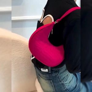 QKKshop   มาใหม่ ว้าวมาก กระเป๋าผู้หญิง ทรงพระจันทร์เสี้ยว ดีไซน์สวยเก๋ สไตล์ตัวแม๊ ตัวมารดา สาวๆต้องมี สายปาร์ตี้ควรตำ มีให้เลือกหลายสี สวยขนาดนี้ ไม่มีถือว่าพลาด