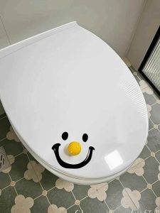 New Face Smiling Clown Toilet Lid Lifter Household Creative Bathroom Handle Dirt Resistant Toilet Cover Opener Plastic Material