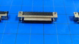 SCSI 68P ขั้วต่อสายเคเบิลแบบกดพลาสติกเต็ม HPDB 68 ขั้วต่อตัวผู้แบบกดพลาสติกเต็ม Lineconn