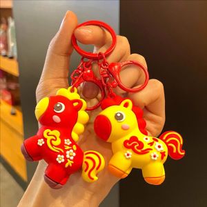 พวงกุญแจรูปม้าโพนี่สุดสร้างสรรค์2ชิ้นรูปการ์ตูนจักรราศีม้ามาสคอตตุ๊กตาหุ้มขวดเครื่องราง2026ของขวัญปีใหม่จี้นำโชค