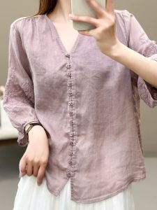 เสื้อเชิ้ตคอวีผ้าลินินปักลายสุดเก๋สำหรับผู้หญิงในช่วงฤดูร้อนปี 2025 เสื้อเชิ้ตแขนยาวสามส่วนผ้าฝ้ายลินินทรงหลวมสบายๆ สไตล์เรโทร