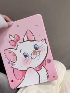 เคสไอแพด Air6 2024 Gen9 Air5 Gen10 Air7 Gen11 หมุนได้ 360 แมวแมรี่สีชมพู Mary cat อะคริลิค ช่องใส่ปากกาขวา เคส ipad Pro 11 air4 MINI7