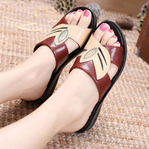 รองเท้าแตะพื้นแบนสำหรับผู้หญิง รองเท้าแตะพื้นยางนุ่มกันลื่นสำหรับกลางแจ้งในช่วงฤดูร้อน รองเท้าแตะแบบสวมสบายสำหรับคุณแม่