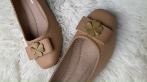 คัชชูส้นเตี้ย หนังนิ่ม ใส่สบาย #รองเท้าหุ้มส้น ใส่ดีไม่กัดเท้า ของEnrich piners งานสวย งานเนี๊ยบ สีไข่ไก่ละมุน ใส่เที่ยวได้ ทำงานได้