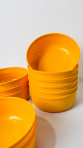 ขันน้ำ ขันพลาสติก ขันน้ำพลาสติก ขันสีเหลือง สีสดใส มี ขนาด 18/20 ซม. พลาสติกเหนียว ยกโหล ขันสงกรานต์