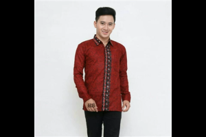 Batik Couple Pasangan Keluarga Ayah Ibu Anak Laki Perempuan Suami Istri Sepasang Mega Mendung Merah