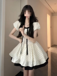 QINWEIYU | Đầm Ngắn Dập Ly Phong Cách Ngọt Ngào Pháp Đen Trắng Chấm Bi