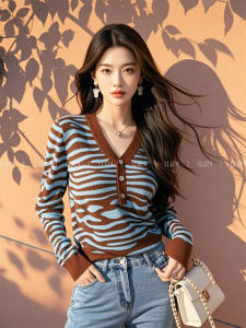 First-Line Brand Big Sale Leak-Picking Mela Blue Wear Fashionable Classy Chic Stripes T-Shirt Knitting Tops Autumn