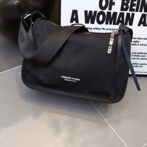 Ultra-Light Womens Crossbody Bag Casual Commuter Nylon Backpack Large Capacity Versatile New 2025 Fashion Trend