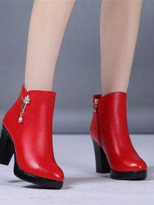 รองเท้าบูทหุ้มข้อส้นสูงบุขนแกะ ทรงหัวมน สำหรับผู้หญิง ฤดูใบไม้ร่วง/ฤดูหนาว รองเท้าแต่งงานสีแดง บูทมาร์ตินหนา นุ่ม สวมใส่สบาย แฟชั่น