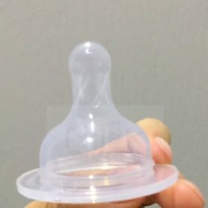 【Milk&Co】Wide Neck Anti-Colic Silicone Nipples Teat Puting Botol Susu Kanak-Kanak Children (M Size)