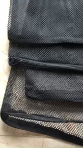 Túi lưới có khóa đựng vật liệu lọc hồ cá màu đen kích thước 30x40 (rộng-dài) vô cùng tiện lợi.