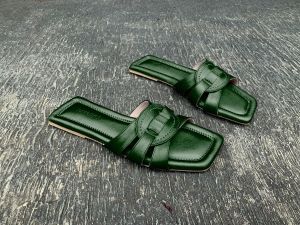 Sandal Flat Wanita Terbaru Sandal Iuvenes / Sandal Flat / Sandal Cantik / Sandal Flat / Sandal Kekinian / Sandal Premium / Sandal Wanita / Sandal Murah / Bisa COD