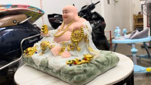 Tượng di lặc bằng bột đá cao 32cm ngang 48cm phong thái cực đẹp nặng gần 20kg