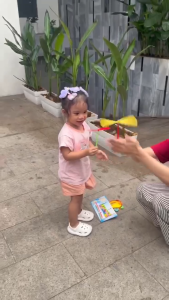 Đồ Chơi Chong Chóng Antona - Chong Chóng Bay Nhựa Nguyên Sinh Màu Sắc Cầu Vồng Cho Bé Vận Động Bebi123