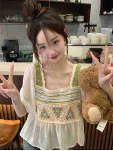 ง่ายที่สุดในการจับคู่เสื้อแขนสั้นปักสไตล์ฝรั่งเศสเข้ารูปพอดีตัวของผู้หญิงพร้อมดีไซน์ตะขอกลวงเหมาะสําหรับงานปาร์ตี้ฤดูร้อน