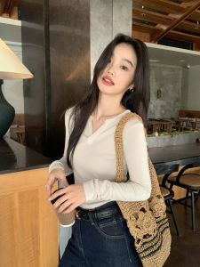 ALOHA LU | Áo Thun Knit Cổ V Tay Dài Ôm Sơ Mi