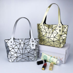 Geometric Ling Grid Chain Bag with Single Sling Shoulder Strap for Youth Soft Handbag with Zipper Closure and Small Size