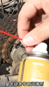 Chain Lubricant Cleaner for Motorcycle / Bicycle Anti-Rust Dust Protection Chain Cleaner. Features: Anti-Rust Lubrication Anti-Wear Noise Reduction. Suitable for Motorcycle and Bicycle.