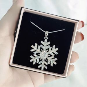 SO SEOUL Let it Snow Oversized Snowflake Aurore Boreale Austrian Crystal Pendant Chain Necklace