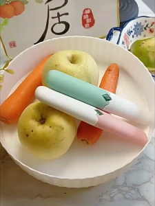 Dao gọt hoa quả 2 trong 1 có hộp đựng an toàn.