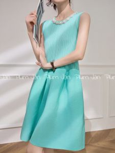 Elegant Green Pearl-embellished Round Neck Knitted Short Dress