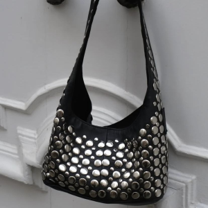 Túi Đeo Vai Thời Trang Nữ Đính Đá Phong Cách Punk Túi Xách Nhỏ Bằng Da PU Có Túi Khóa Kéo Bên Trong Đa Năng Phong Cách Đường Phố