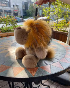 สร้อยคอตุ๊กตาลิงสุดหรูหราพร้อมกระดุมกุญแจรถยนต์ ของขวัญคู่รัก ขนกระต่ายสีน้ำตาล กระเป๋าผ้าไนลอน กระเป๋าสะพายไหล่แบบลำลอง