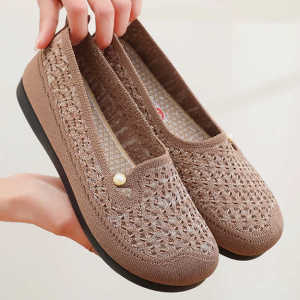 Womens Summer New Beijing Cloth Shoes Breathable Mesh Slip-On Shoes Middle-Aged And Elderly Comfortable Flat Heel Sandals