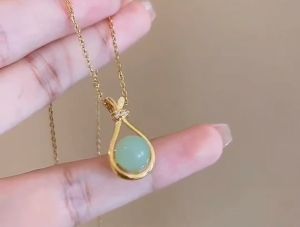 Kalung Titanium Wanita Liontin Giok Hijau Necklace Jewelry Glamor Premium Anti Karat Dan Tidak Luntur