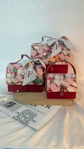 UNIGOLD The Blossom Tulips Gift box Floral Elegance and handbag-inspired Design Curved Flap Lid Metallic Buckle
