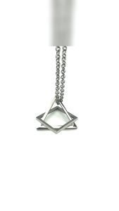 Heabety Dây chuyền nam nữ Madeline V6 thép Titan mặt tam giác phong cách Hip Hop
