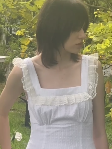 Tohns Square Neck Cotton Midi Dress ชุดเดรสคอสีเหลี่ยม แต่งระบายลูกไม้ช่วงไหล่และอก กระโปรงทรงบานยาวระดับเข่า ช่วยพรางหุ่น ใส่แล้วดูเพรียวและหวานละมุน