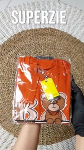 Baju Anak Perempuan Lengan Panjang Motif Beruang BEAR Warna Merah Bata Bahan Adem Sablon Plastisol