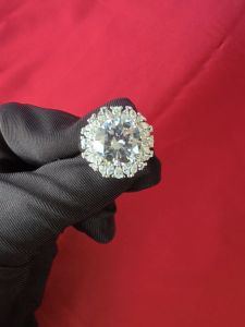 Diamcity VVS Berlian: Cincin Mewah PT950 untuk Wanita
